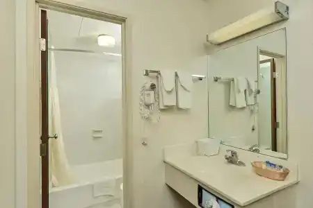 Americas Best Value Inn - - 9