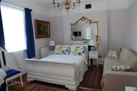 Dawson Place, Juliette's - 30