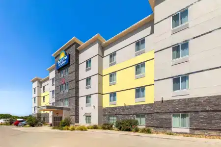 Days Inn & Suites by Wyndham Medical Center - 0