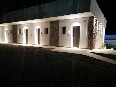 Zoes & Suites - 121