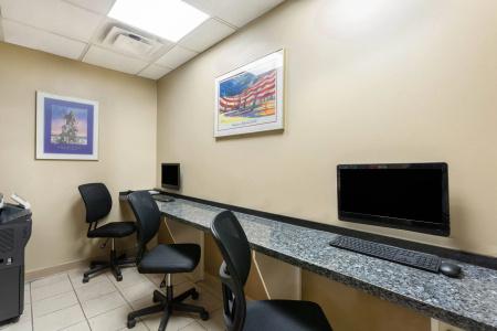 Ramada Plaza by Wyndham Virginia Beach - 21