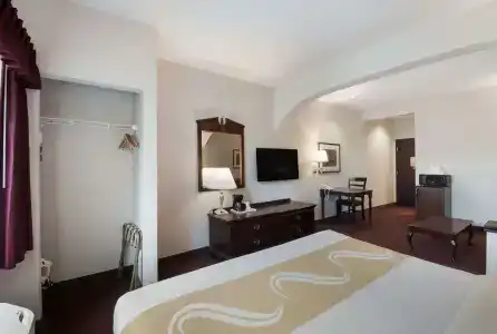 Quality Inn Grand Suites Bellingham - 2