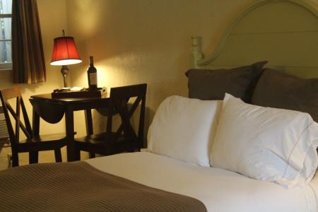 Hillwinds Inn - - 0