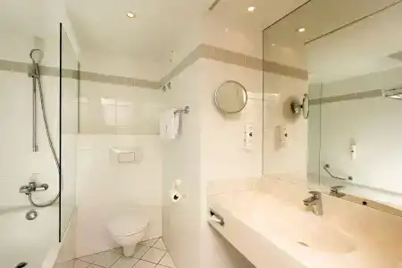 Ramada by Wyndham Hannover - 8