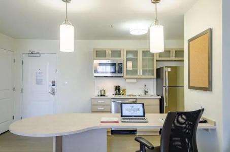 Candlewood Suites Miami Intl Airport - 36Th St, An Ihg - 97
