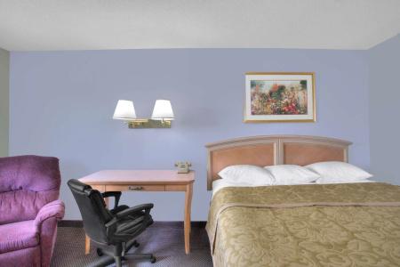 Super 8 by Wyndham Augusta - 1