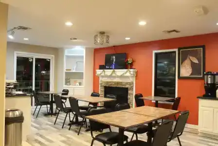 Hawthorn Suites East - 7