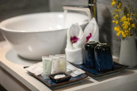 Shining Riverside & Spa - 57