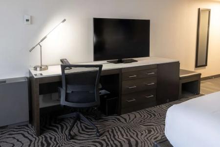 DoubleTree by Hilton North - 48