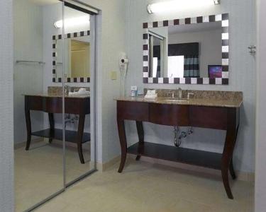 Hampton Inn & Suites Nashville at Opryland - 73