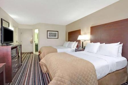 Wyndham Garden Charlotte Executive Park - 26