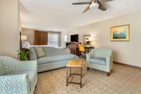 Best Western Plus Inn - 76
