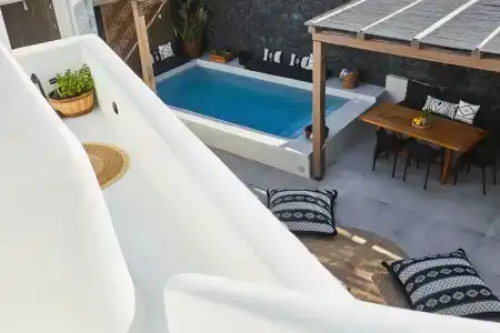 Floria Suites - 101
