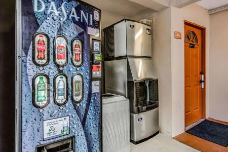 Quality Inn & Suites Dallas-Cityplace - 10