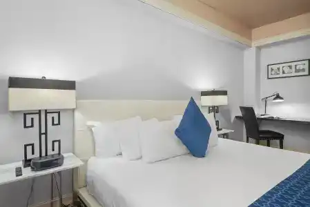 Riviera Suites - 3