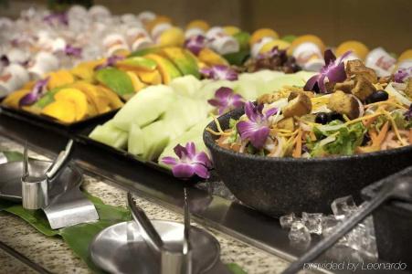Embassy Suites by Hilton Waikiki Beach Walk - 10