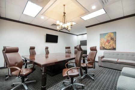 Hawthorn Suites by Wyndham - 12