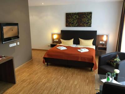 Schroeders Stadtwaldhotel - 9