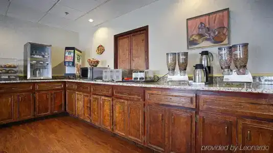 Best Western West - 29