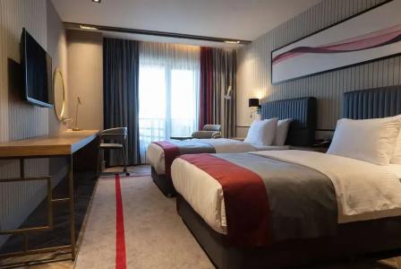 Ramada By Wyndham - 5