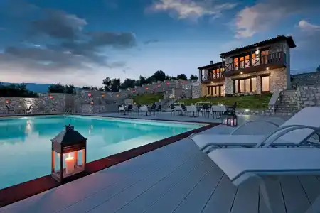 Karavia Lux Inn - 10