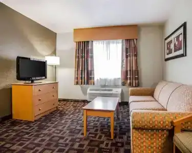 Quality Inn & Suites Airport - 53