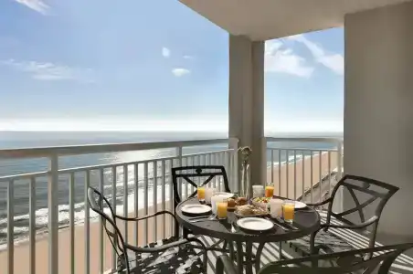 Holiday Inn & Suites, An Ihg - 142