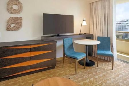 Embassy Suites by Hilton Waikiki Beach Walk - 83