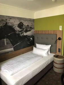 The Ascot - 8