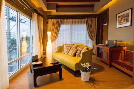 Kroque Boutique & Bistro - 44