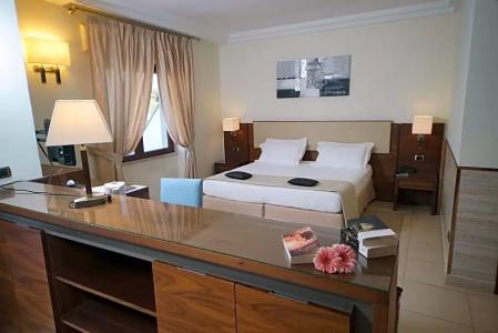 Suites & Residence - 66