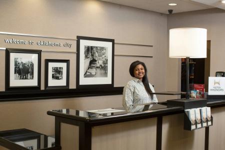 Hampton Inn & Suites Airport - 31