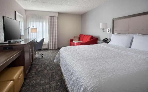 Hampton Inn Boston Logan Airport - 48