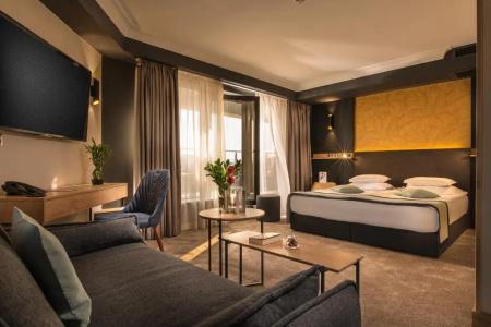 Rosslyn Thracia Sofia - 81
