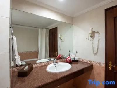 Golden Tulip - 94