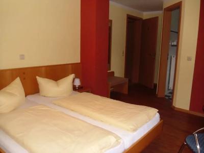 & Gästehaus Im Ziegelweg garni (Eintrittskarten für den EP über uns für jeden Tag erhältlich) - 5