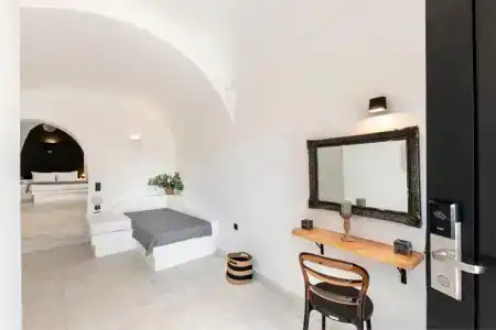 Pearl of Caldera Oia - Boutique by Pearl Collection - 125