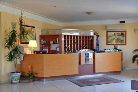 King's House Resort - 9