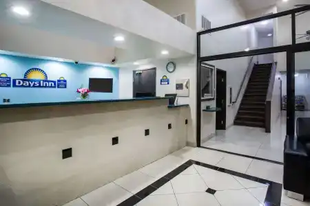 Days Inn by Wyndham Phoenix North - 11