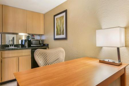 Best Western Plus Thunderbird Suites - 40