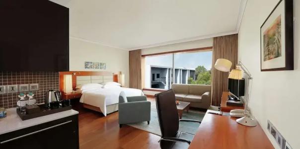 Hilton Bangalore Embassy GolfLinks - 81