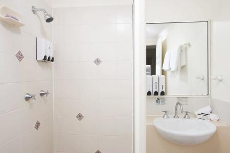 Park Regis Anchorage - 8