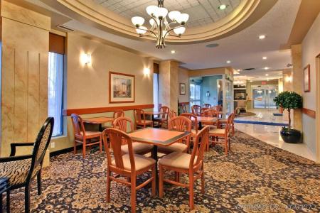 Holiday Inn Express and Suites, an IHG - 13