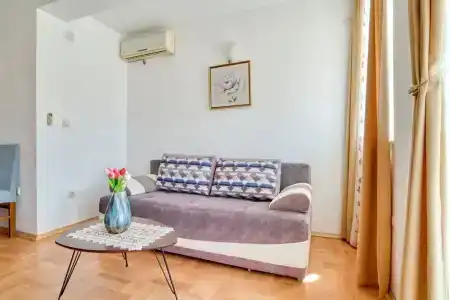Elena - 296