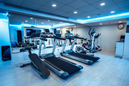 Best Western Regency Suites - 23