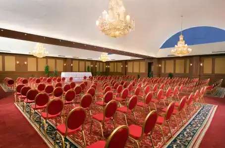 Titanic Palace - Families and Couples only - 30