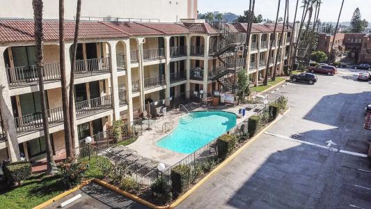 Vagabond Inn - 4