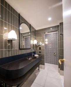 DoubleTree By Hilton Brussels City - 11