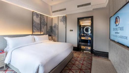 DoubleTree by Hilton Lakeside - 49