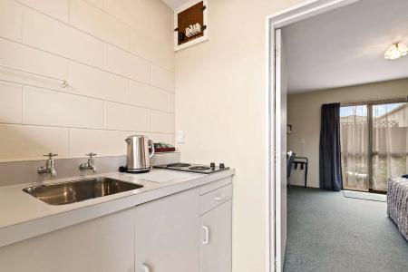 Econo Lodge Canterbury Court - 12